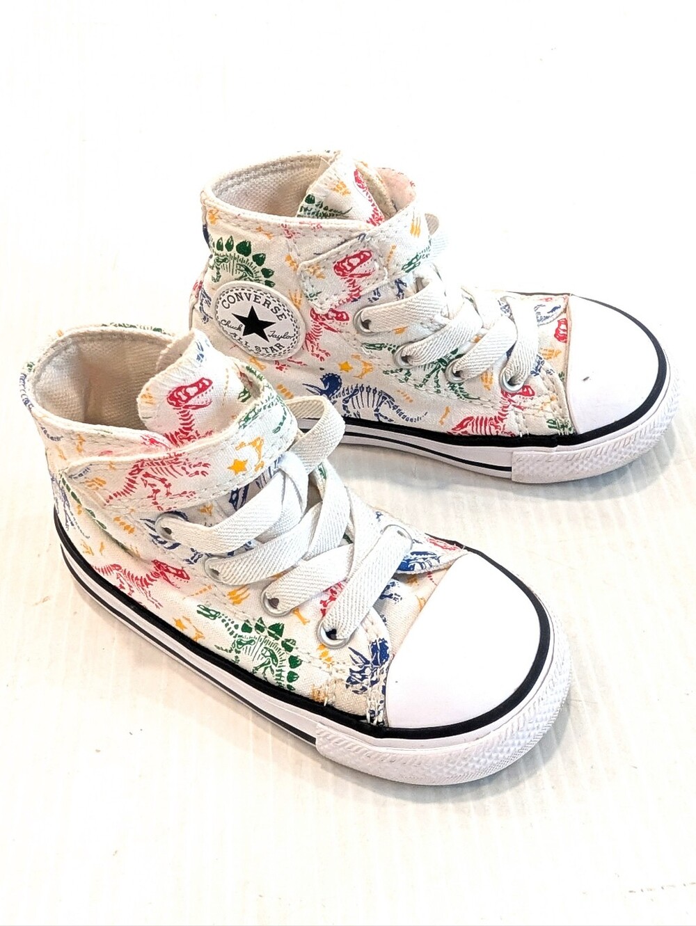 CONVERSE Toddler High Top Sneakers in White with Dinosaur Print Size 6